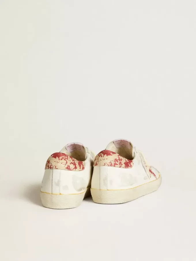 Super-Star LAB para hombre en color blanco con estrella y lengüeta en el talón con efecto óxido Super-Star LAB para hombre en color blanco con estrella y lengüeta en el talón con efecto óxido