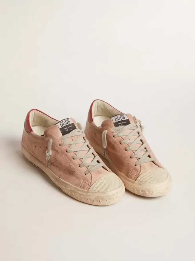 Super-Star LTD en nubuck rosa con estrella perforada y lengüeta de cuero en el talón Super-Star LTD en nubuck rosa con estrella perforada y lengüeta de cuero en el talón