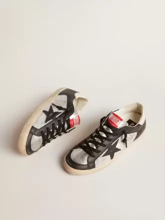 Super-Star LTD en piel metalizada con estrella e inserciones de piel negra Super-Star LTD en piel metalizada con estrella e inserciones de piel negra