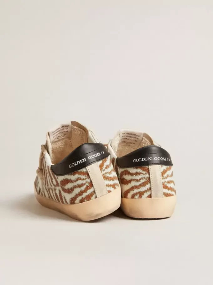 Super-Star LTD en Swarovski con efecto cebra y estrella de cuero blanco Super-Star LTD en Swarovski con efecto cebra y estrella de cuero blanco