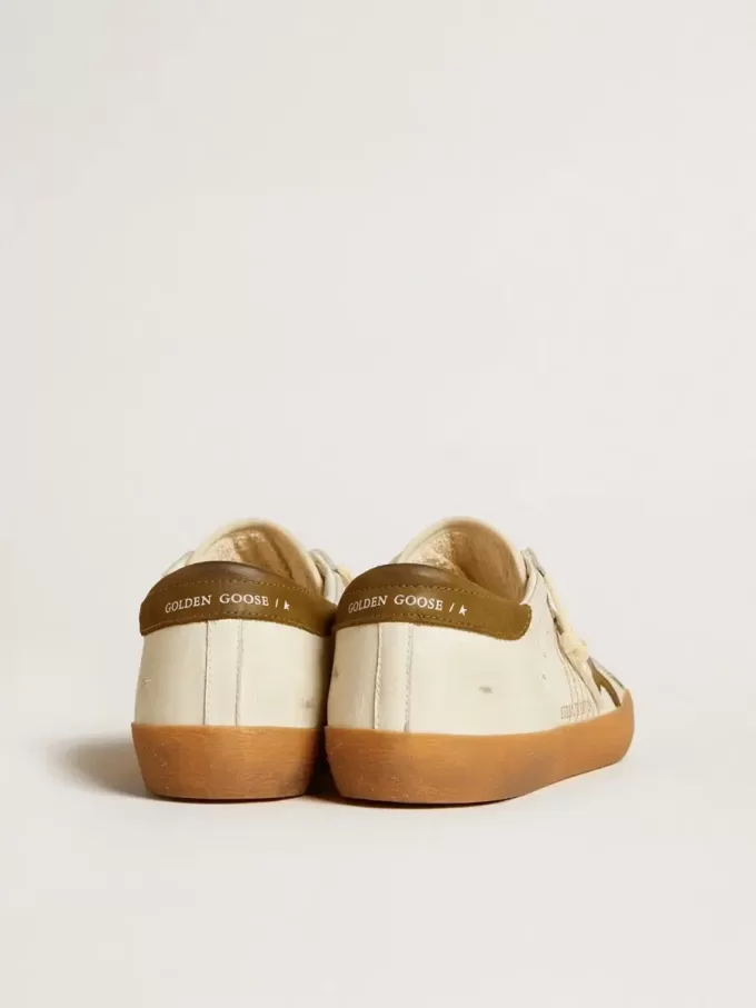 Super-Star LTD para hombre con estrella y lengüeta en el talón de nubuck verde militar Super-Star LTD para hombre con estrella y lengüeta en el talón de nubuck verde militar