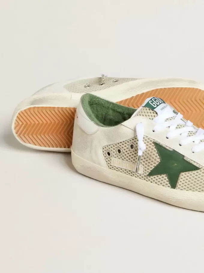 Super-Star LTD para hombre en ante blanco y malla con estrella de piel verde y lengüeta plateada en el talón