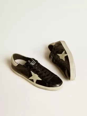 Super-Star LTD para hombre en charol negro con estrella y lengüeta en el talón de ante