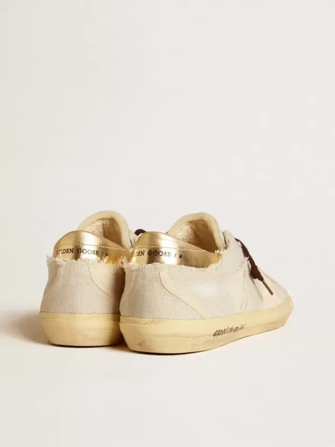 Super-Star LTD para hombre en lona con estrella de TPU y lengüeta de cuero en el talón. Super-Star LTD para hombre en lona con estrella de TPU y lengüeta de cuero en el talón.