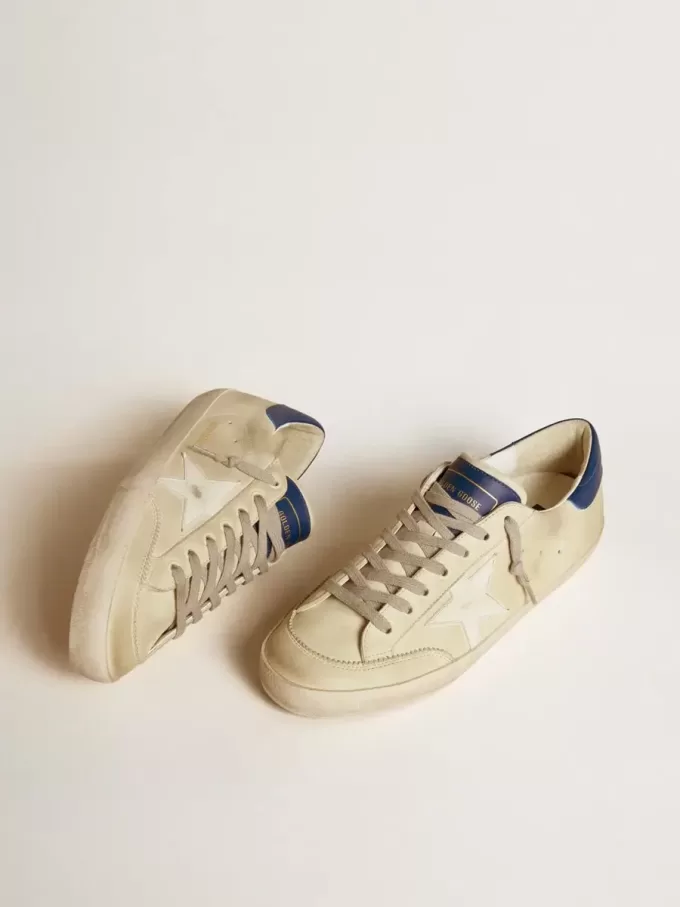 Super-Star LTD para hombre en nubuck con estrella de cuero blanco y lengüeta azul en el talón Super-Star LTD para hombre en nubuck con estrella de cuero blanco y lengüeta azul en el talón