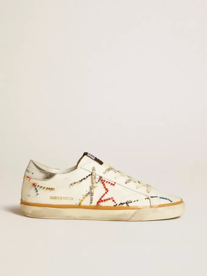 Super-Star LTD para mujer con estrella perforada y lengüeta metálica en el talón.