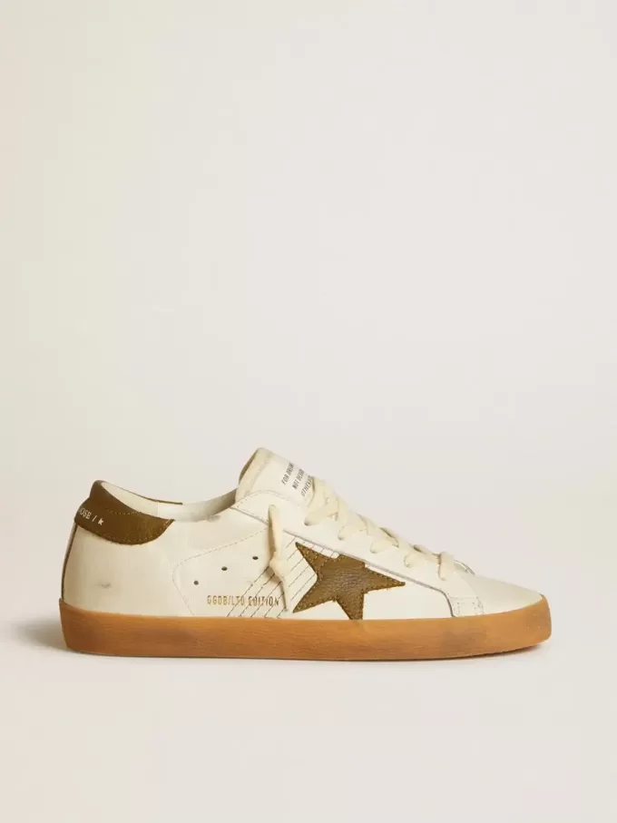 Super-Star LTD para mujer con estrella y lengüeta en el talón de nubuck verde militar Super-Star LTD para mujer con estrella y lengüeta en el talón de nubuck verde militar