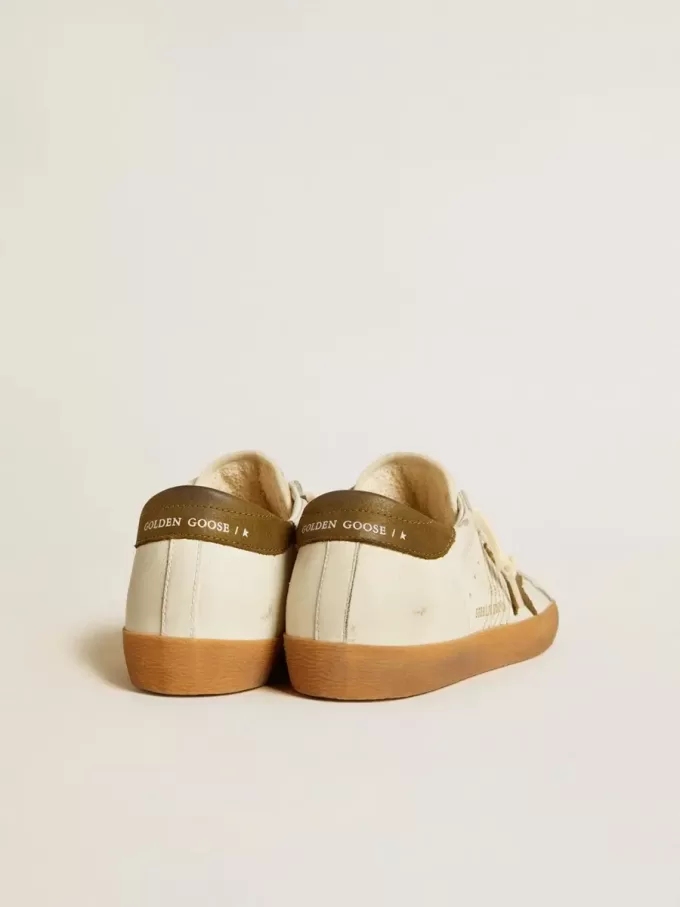 Super-Star LTD para mujer con estrella y lengüeta en el talón de nubuck verde militar Super-Star LTD para mujer con estrella y lengüeta en el talón de nubuck verde militar