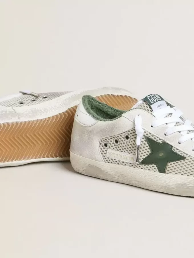 Super-Star LTD para mujer en ante blanco y malla con estrella de piel verde y lengüeta del talón de piel plateada metalizada