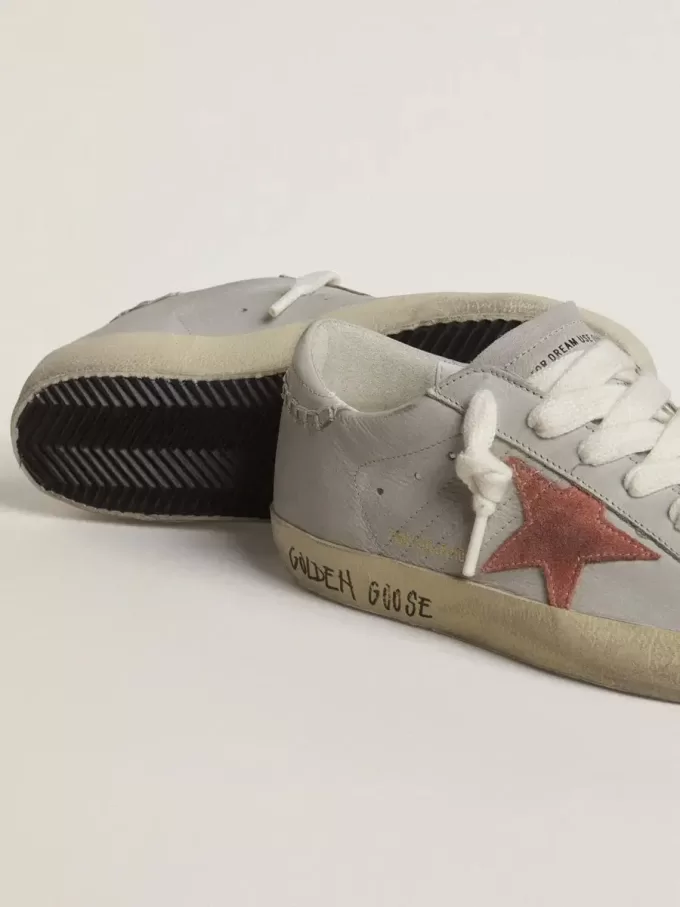 Super-Star LTD para mujer en piel gris con estrella de ante rojo ladrillo Super-Star LTD para mujer en piel gris con estrella de ante rojo ladrillo