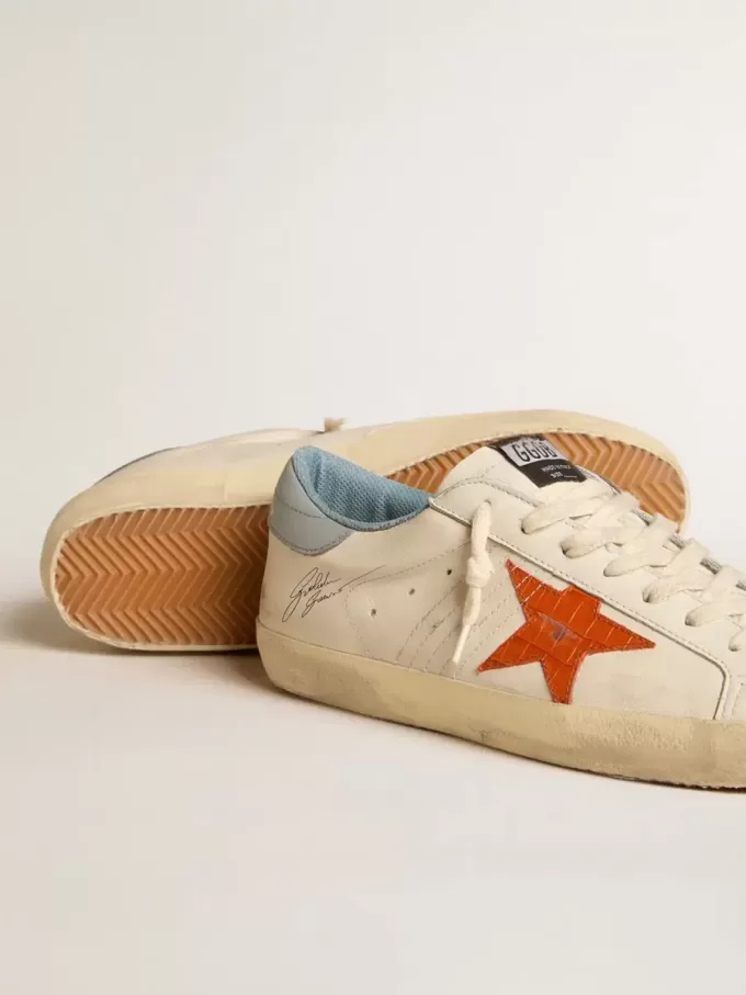 Super-Star para hombre con estrella con estampado de cocodrilo y lengüeta azul plateada en el talón Super-Star para hombre con estrella con estampado de cocodrilo y lengüeta azul plateada en el talón