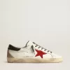 Super-Star para hombre con estrella de ante rojo y lengüeta de cuero verde en el talón Super-Star para hombre con estrella de ante rojo y lengüeta de cuero verde en el talón