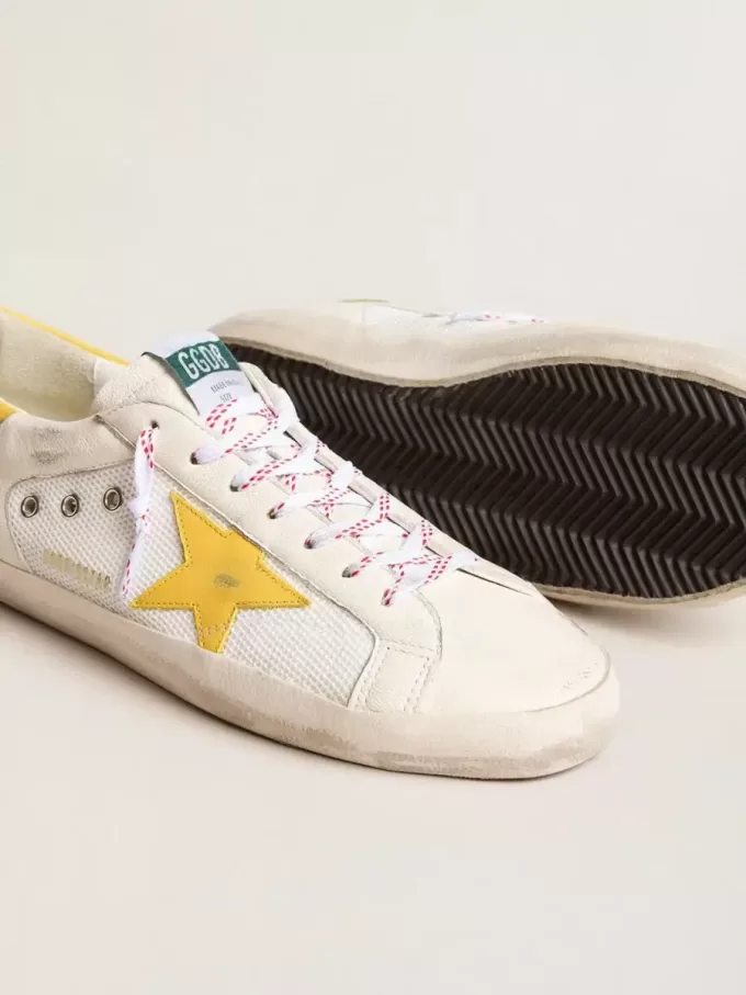 Super-Star para hombre en malla y piel napa con estrella y lengüeta en el talón de piel amarilla