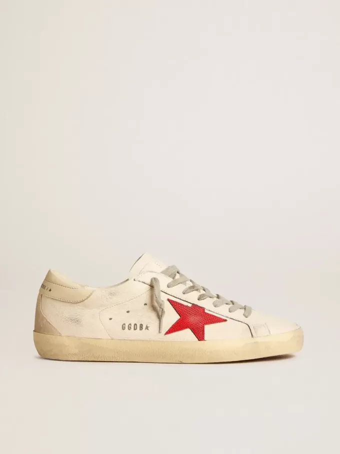 Super-Star para hombre en napa con estrella roja y lengüeta del talón en piel color crema.