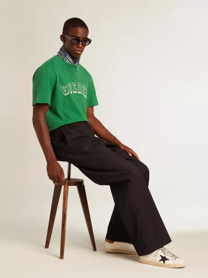 Super-Star para hombre en piel blanca con estrella de lona azul medianoche y lengüeta del talón en piel color tabaco.