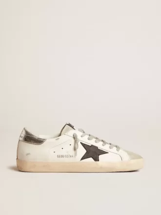 Super-Star para hombre en piel blanca con estrella de nubuck negro y lengüeta del talón en piel metalizada plateada Super-Star para hombre en piel blanca con estrella de nubuck negro y lengüeta del talón en piel metalizada plateada