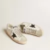 Super-Star para hombre en piel blanca con estrella de nubuck negro y lengüeta del talón en piel metalizada plateada