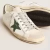 Super-Star para hombre en piel blanca con estrella verde y lengüeta con estampado animal en el talón