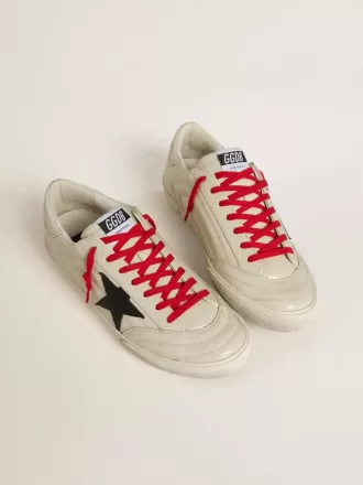 Super-Star para hombre en piel matelassé blanca brillante con estrella de piel negra Super-Star para hombre en piel matelassé blanca brillante con estrella de piel negra