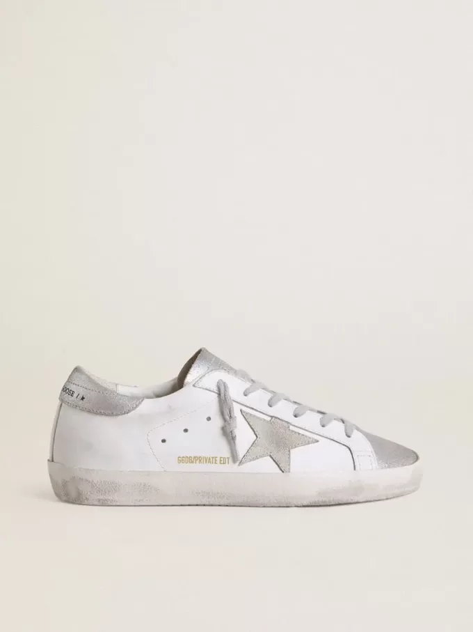 Super-Star para mujer con estrella de ante gris e inserciones plateadas brillantes Super-Star para mujer con estrella de ante gris e inserciones plateadas brillantes