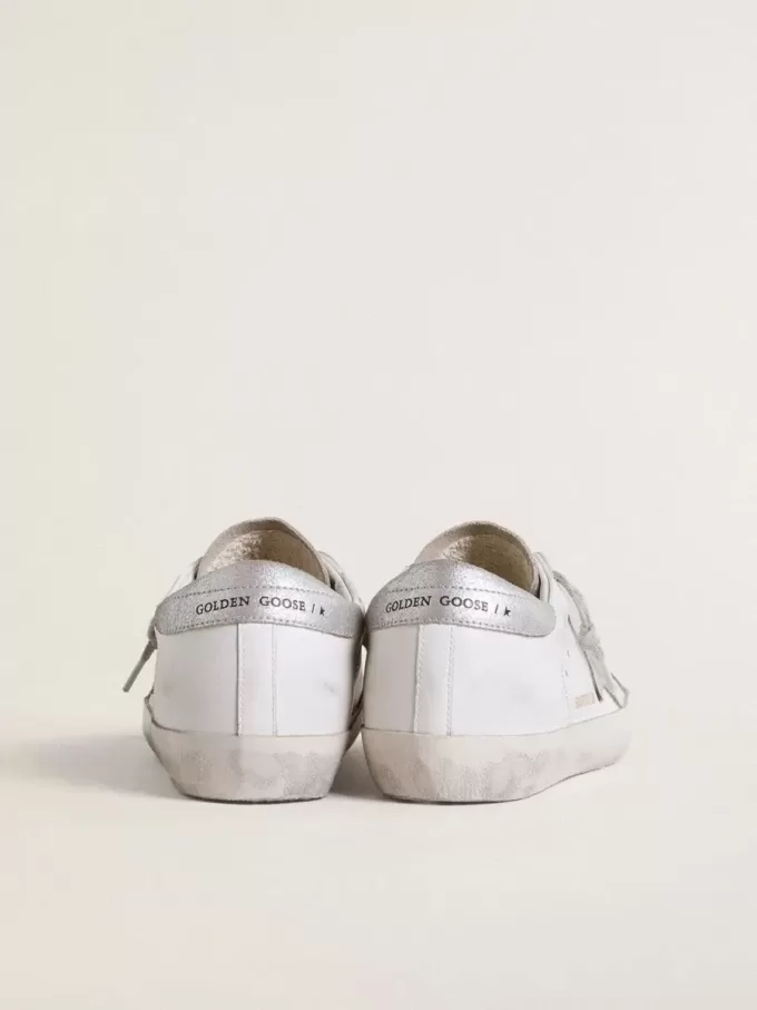 Super-Star para mujer con estrella de ante gris e inserciones plateadas brillantes Super-Star para mujer con estrella de ante gris e inserciones plateadas brillantes