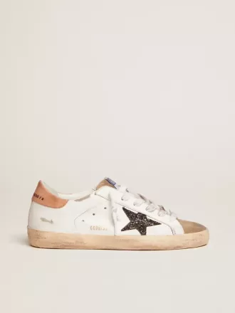 Super-Star para mujer con estrella negra brillante y lengüeta rosa en el talón