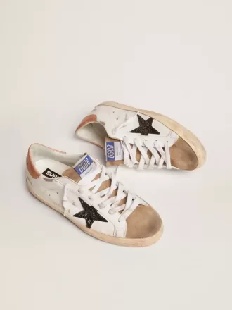 Super-Star para mujer con estrella negra brillante y lengüeta rosa en el talón