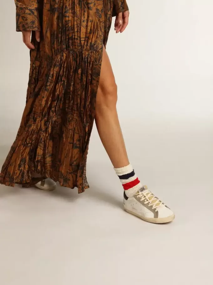 Super-Star para mujer con estrella perforada y lengüeta azul medianoche en el talón