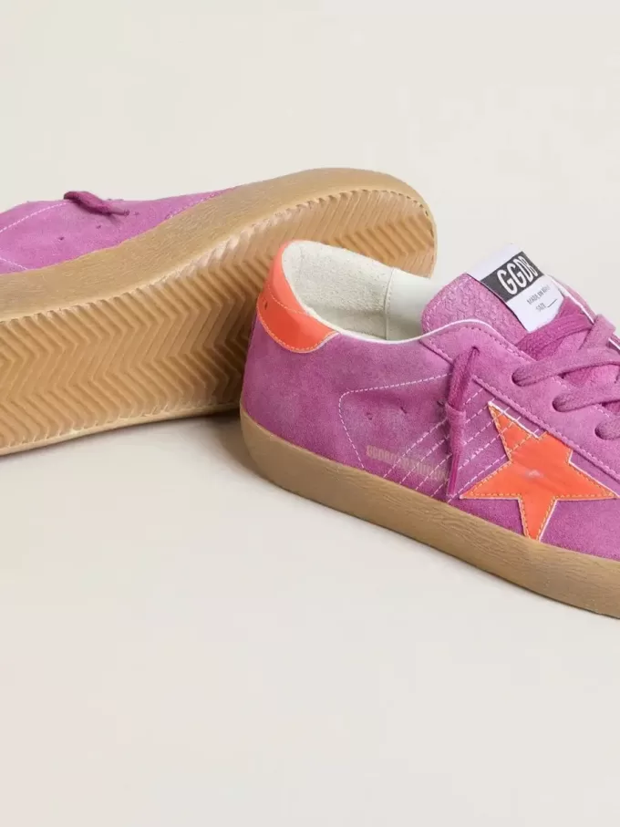 Super-Star para mujer en ante fucsia con estrella y lengüeta en el talón de cuero laminado naranja fluorescente