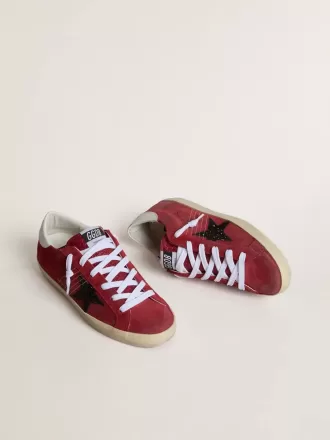 Super-Star para mujer en ante rojo con estrella brillante y lengüeta blanca en el talón