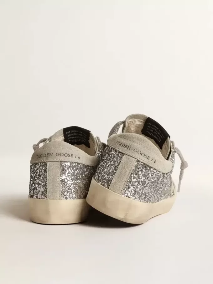 Super-Star para mujer en plata brillante con estrella de ante gris hielo