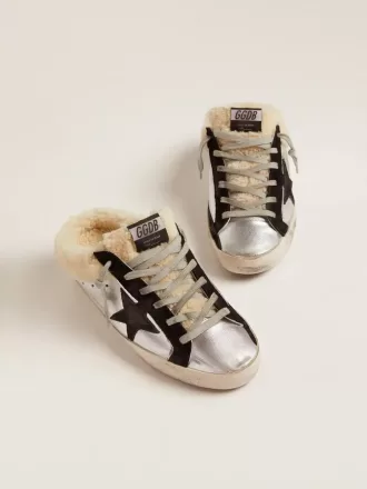 Super-Star Sabot para mujer en piel laminada plateada con estrella negra