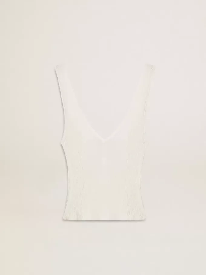 Top sin mangas bordado con ribetes desgastados en color blanco