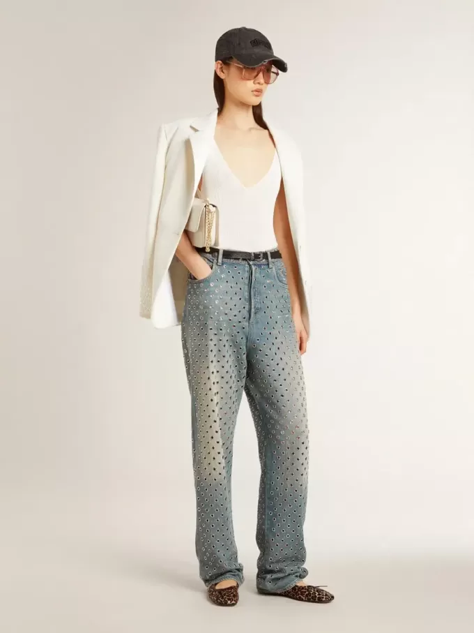 Top sin mangas bordado con ribetes desgastados en color blanco