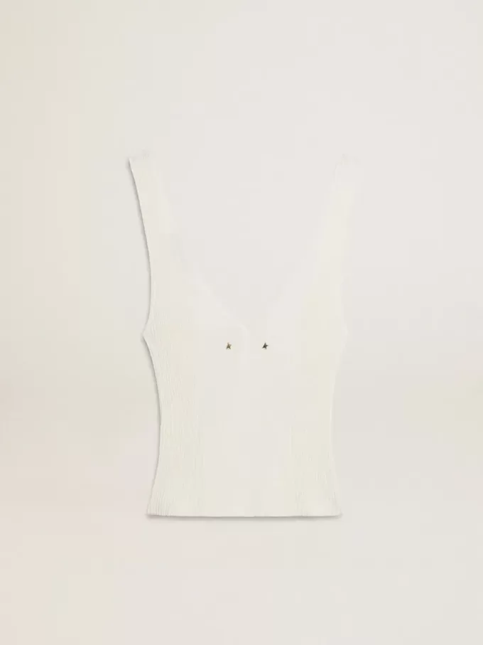 Top sin mangas bordado con ribetes desgastados en color blanco