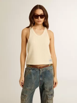 Top sin mangas color pergamino