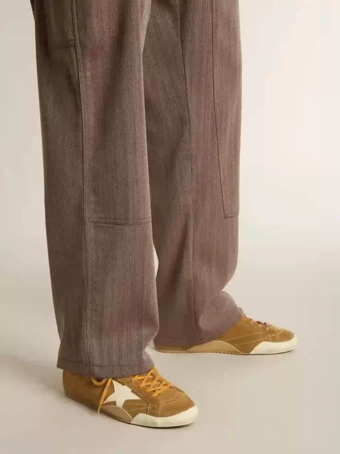 True-Star para hombre en ante color tabaco con estrella blanca y lengüeta platino en el talón