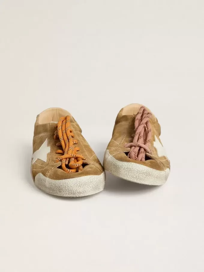 True-Star para hombre en ante color tabaco con estrella blanca y lengüeta platino en el talón