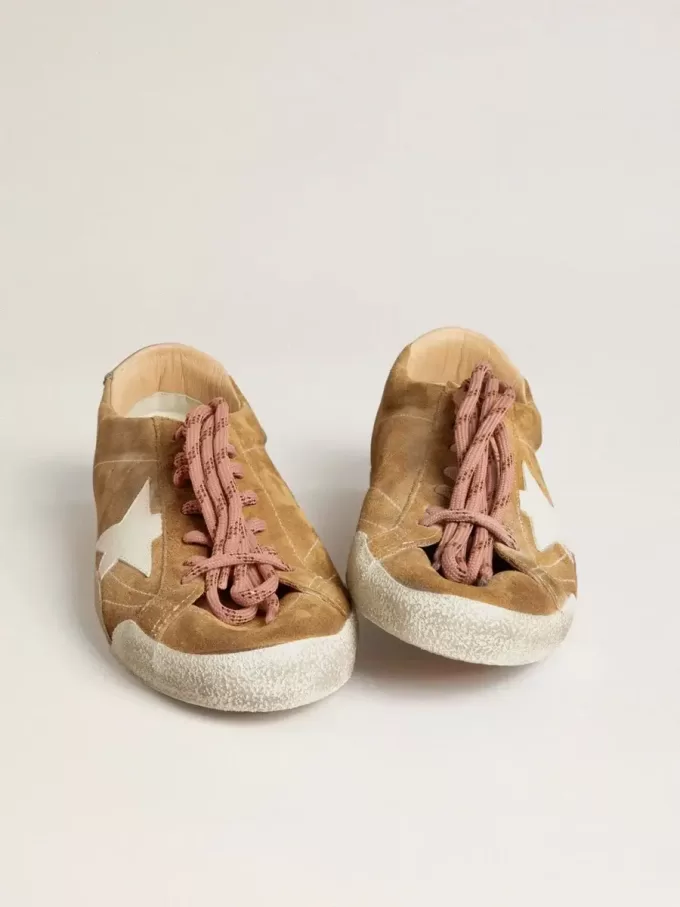 True-Star para hombre en ante color tabaco con estrella blanca y lengüeta platino en el talón