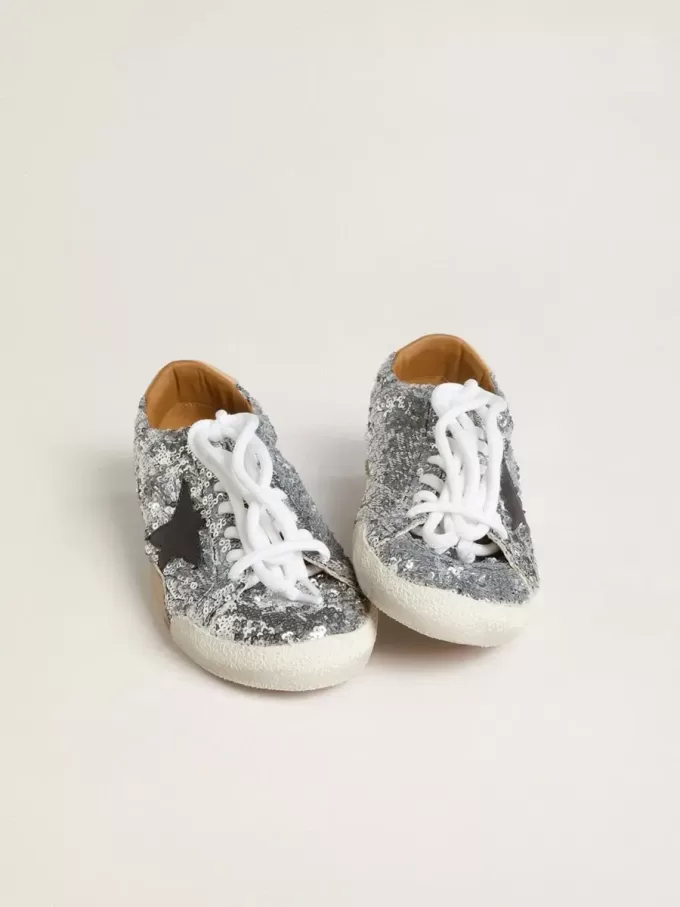 True-Star para mujer con lentejuelas plateadas, estrella negra y lengüeta de cuero plateado en el talón