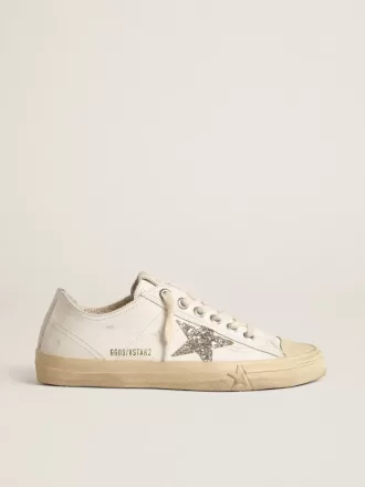 V-Star en piel blanca con estrella brillante platino