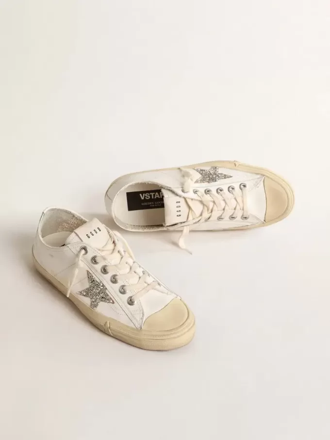 V-Star en piel blanca con estrella brillante platino
