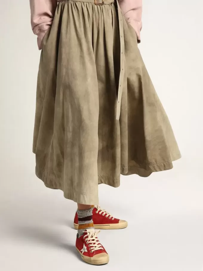 V-Star LTD para mujer en ante rojo oscuro con estrella plateada V-Star LTD para mujer en ante rojo oscuro con estrella plateada