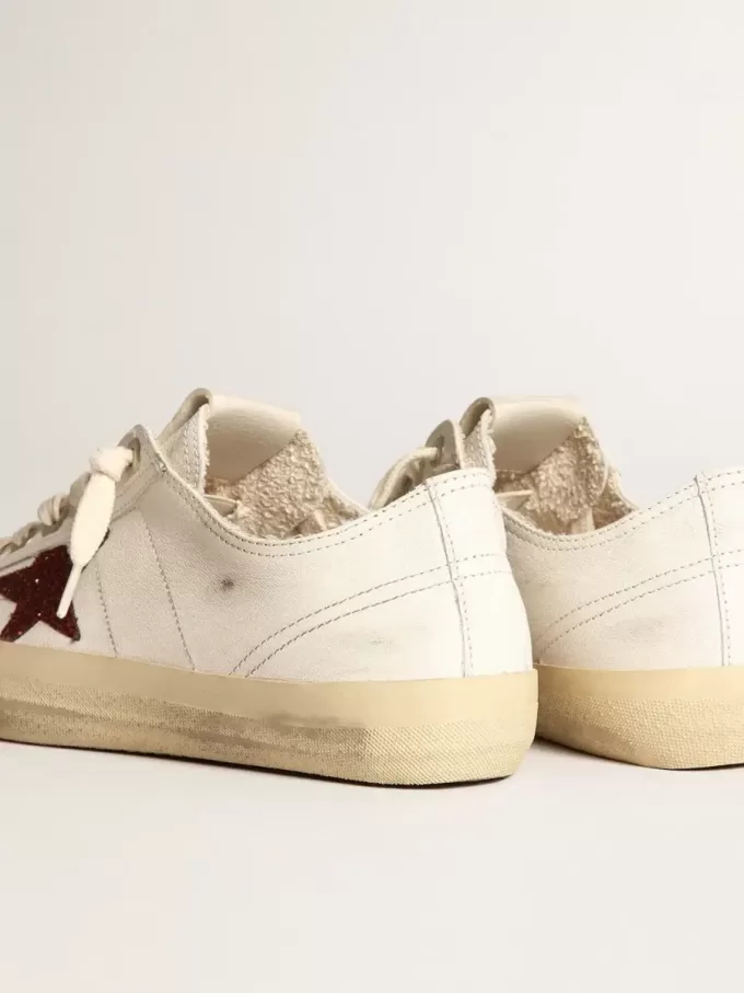 V-Star para mujer en napa blanca con estrella roja brillante V-Star para mujer en napa blanca con estrella roja brillante