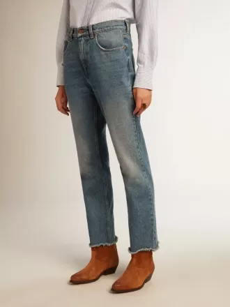 Vaqueros acampanados cropped para mujer con lavado medio