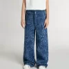 Vaqueros anchos para niña con estampado y lavado medio