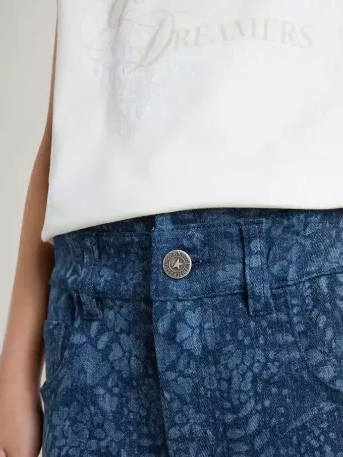 Vaqueros anchos para niña con estampado y lavado medio