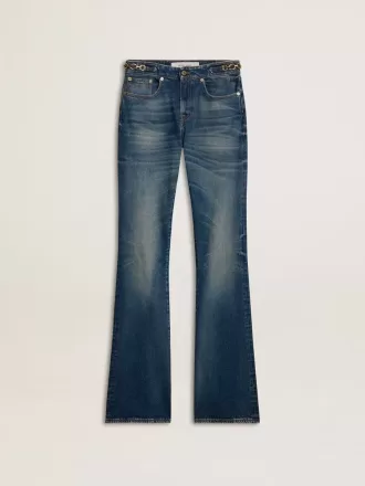 Vaqueros bootcut para mujer con lavado vintage y detalles metálicos