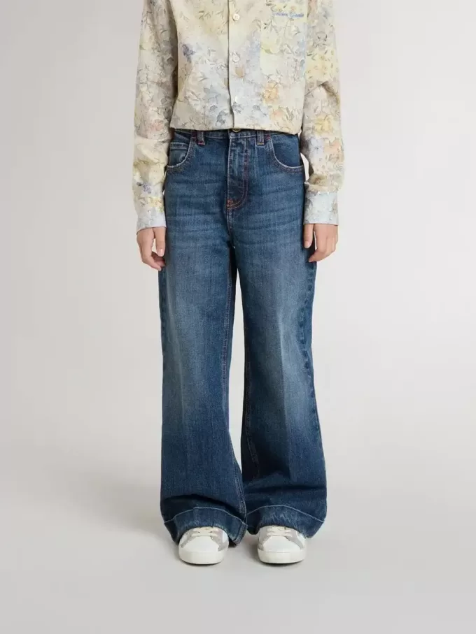 Vaqueros bootcut para niña con lavado medio y bordados