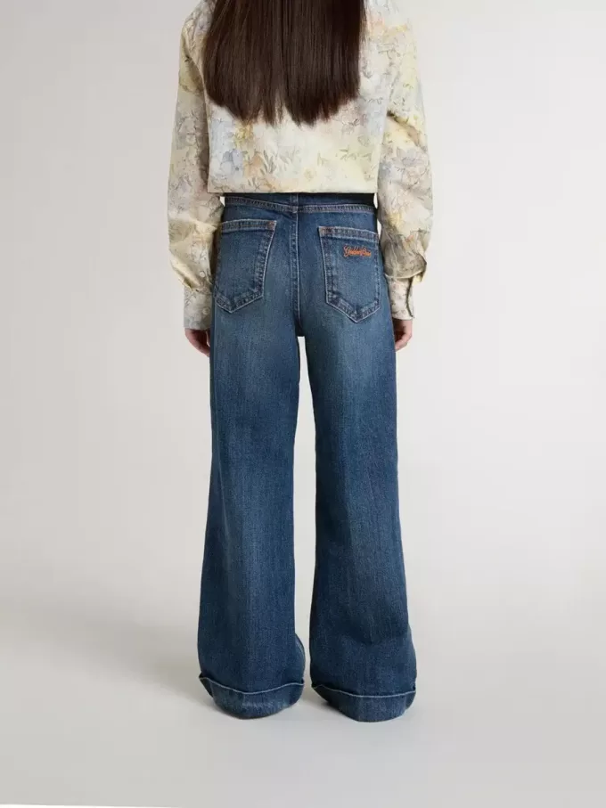 Vaqueros bootcut para niña con lavado medio y bordados